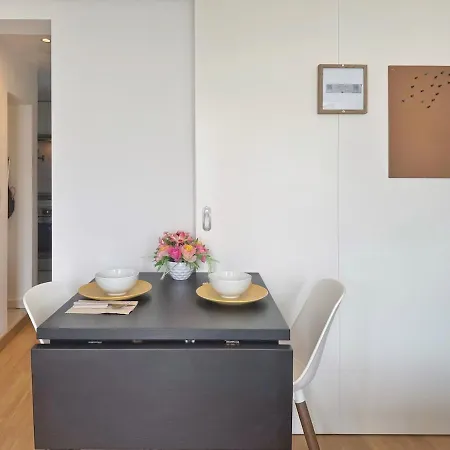 Basilio Next To Ladra Flea Market 리스본