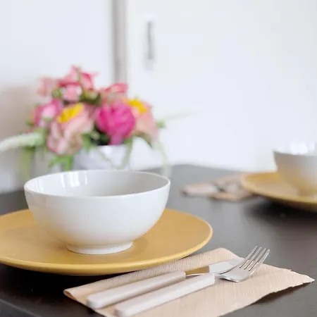 Basilio Next To Ladra Flea Market Лиссабон