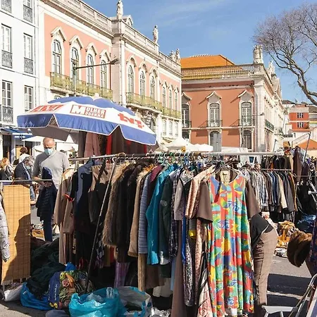 Апартаменты Basilio Next To Ladra Flea Market *